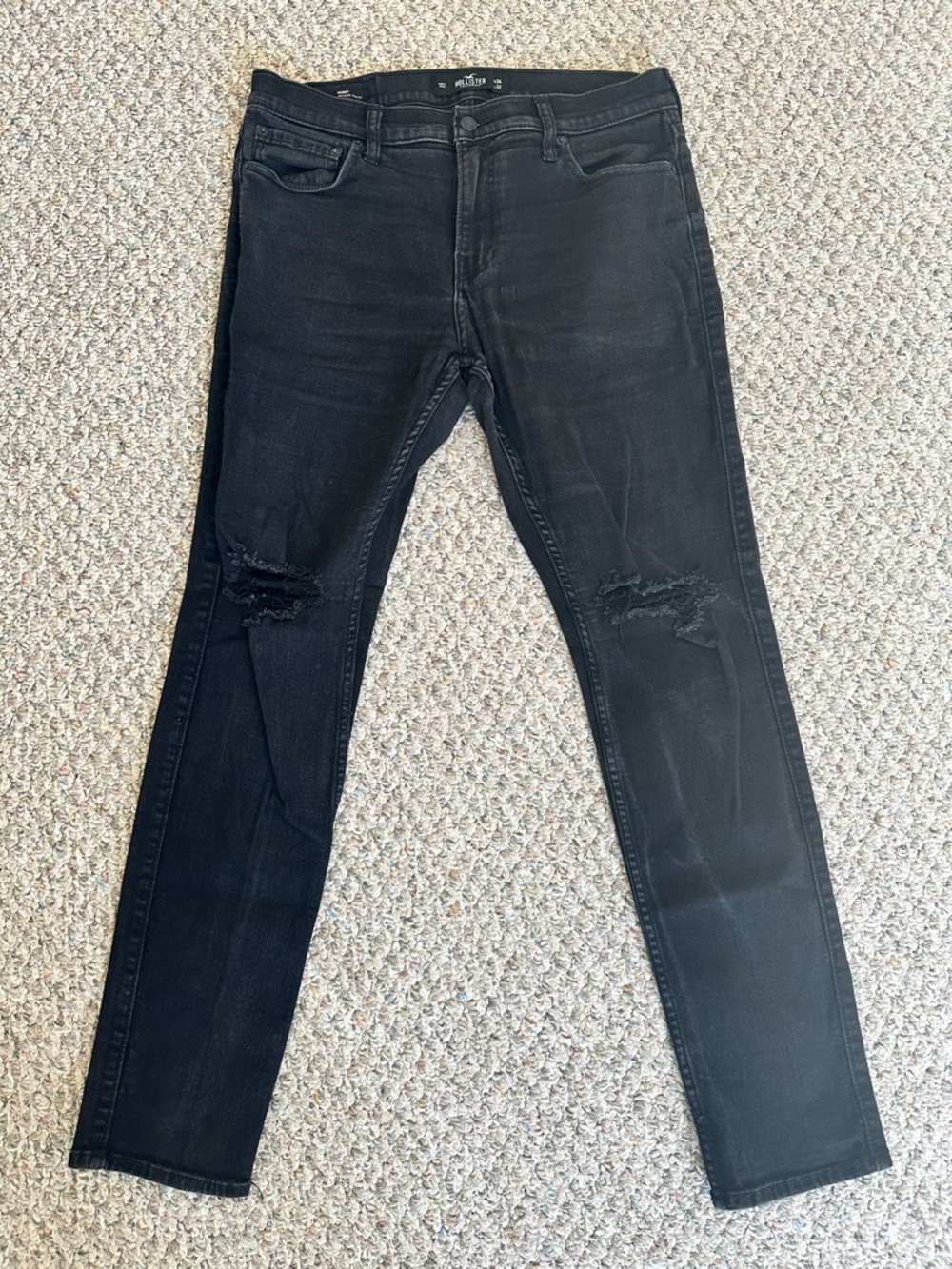 Hollister Men's Black Skinny Jeans with Knee Rips
